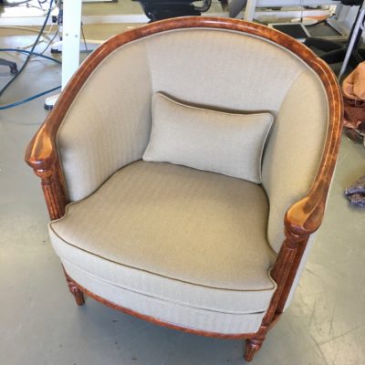 Klassieke clubfauteuil herstofferen opnieuw bekleden by Dominikq Meubelstoffeerderij